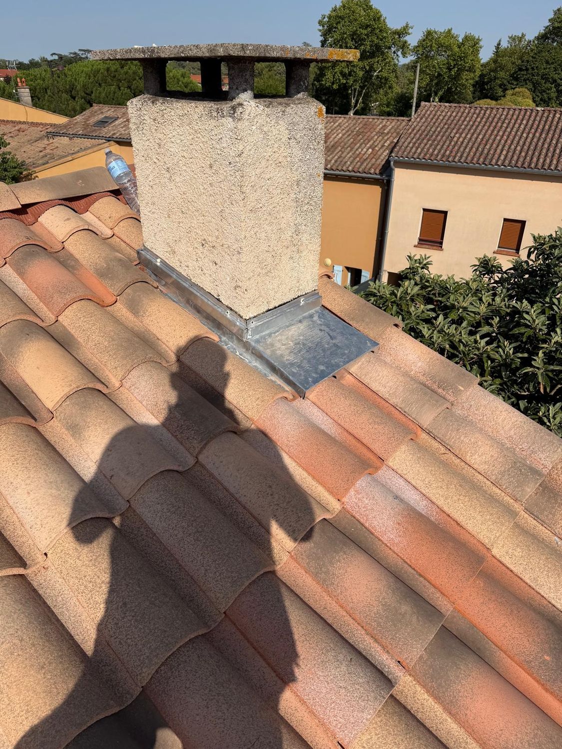 Souche de cheminée et solin zinc neuf